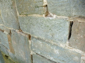 Fugenerneuerung an der Weingartenkapelle (© Karl-Franz Thiede)